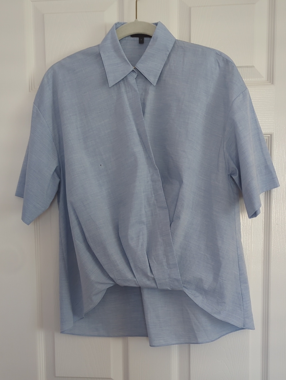 Theory Women's Light Blue Short-Sleeve Icon Twist Hem Shirt Size P